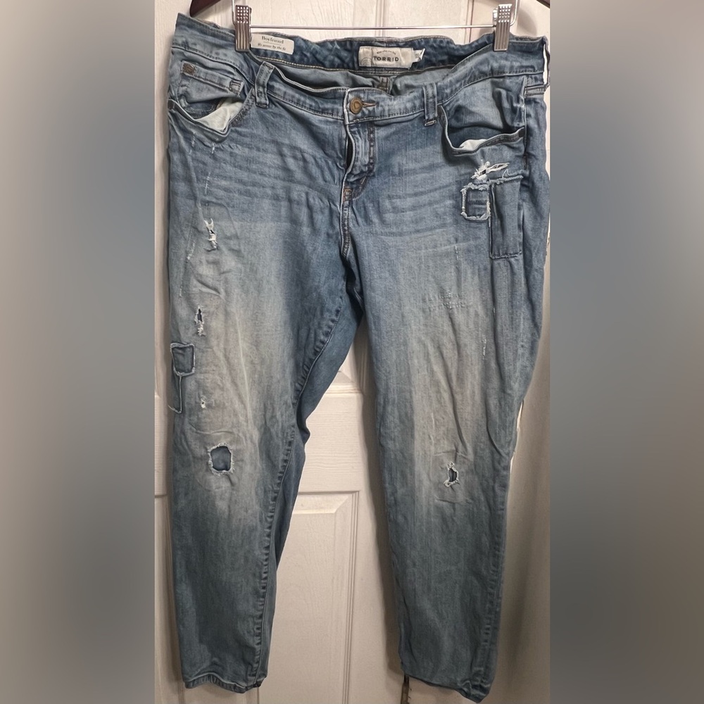 Torrid Size 18 EUC Distressed Boyfriend Jeans